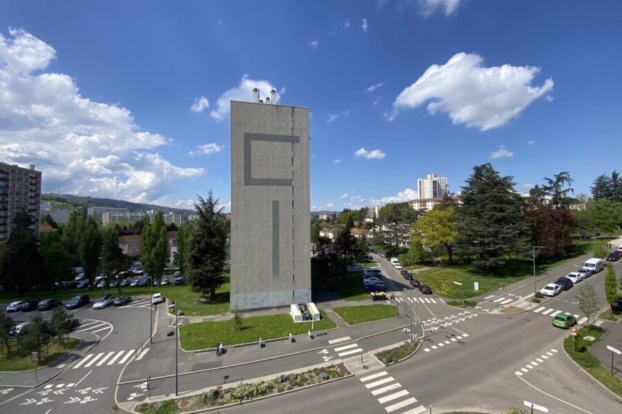 Appartement à vendre à Saint-Étienne — Vue sur la ville — photo 1