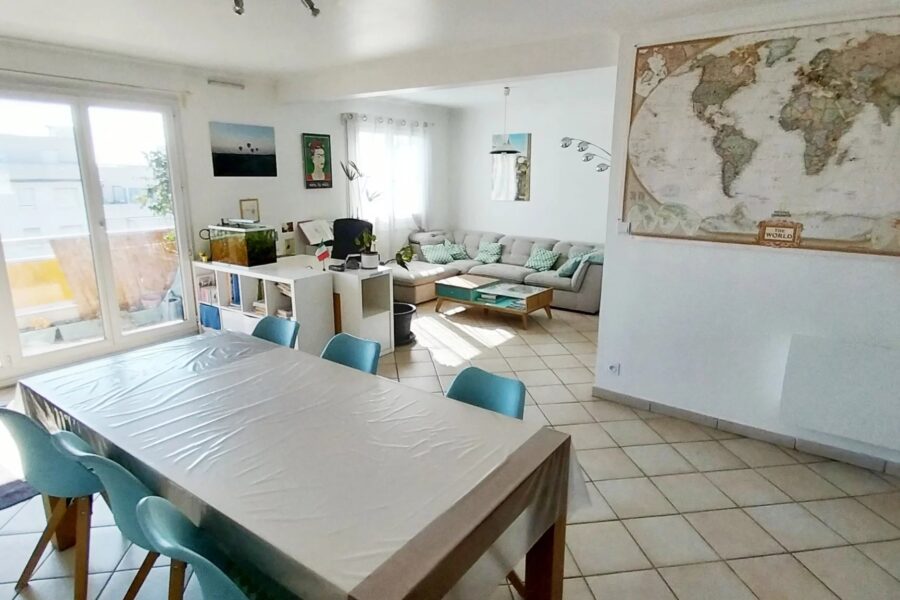 Appartement à vendre à Villeurbanne — Vue sur la ville — photo 2