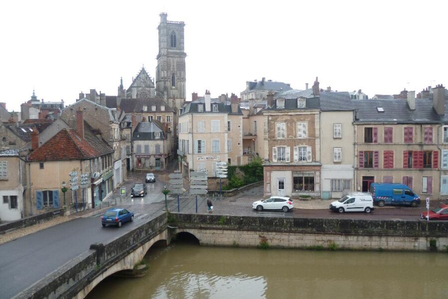 Appartement à louer à Clamecy — Vue sur la ville — photo 1