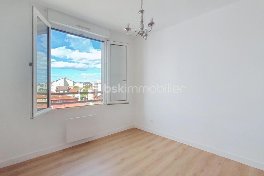 Appartement à vendre à Villeurbanne — Vue sur la ville — photo 6