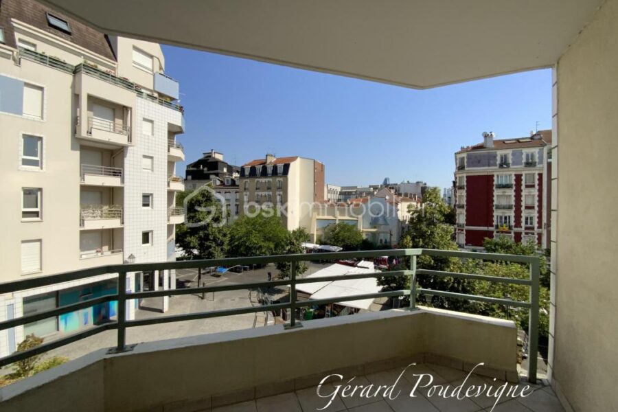 Appartement à vendre à Suresnes — Vue sur la ville — photo 1