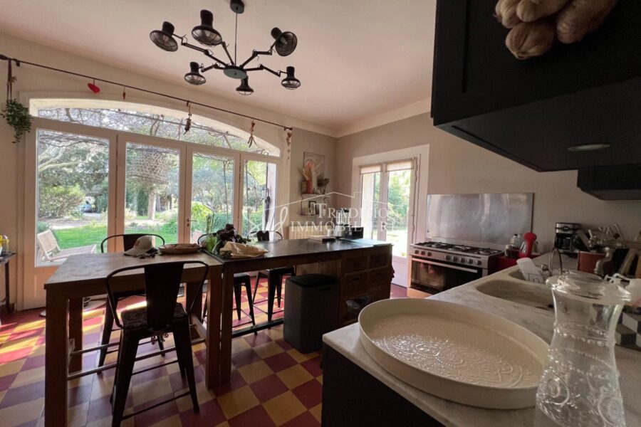 Maison à vendre à Saint-rémy-de-provence — Vue parc & jardin — photo 1