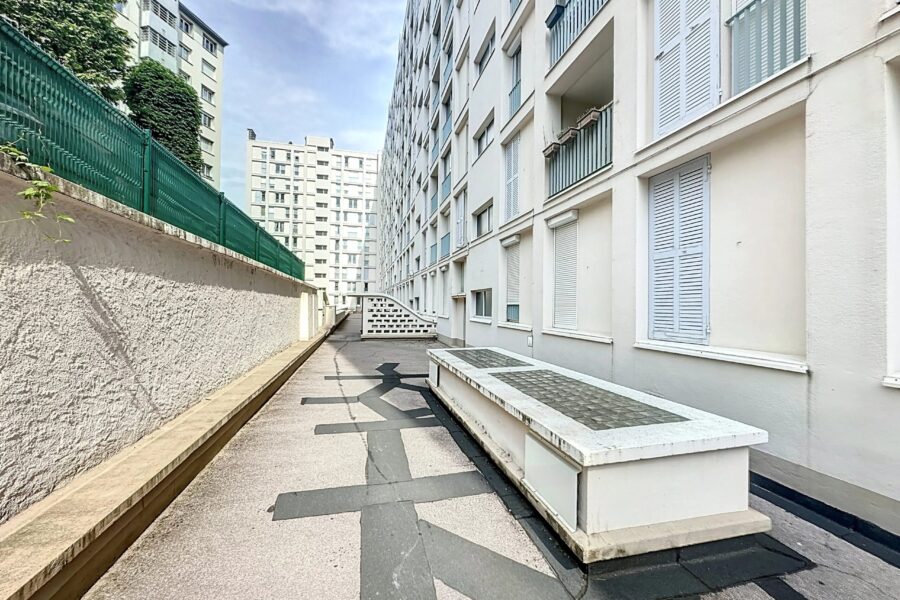 Appartement à louer à Saint-Étienne — Vue sur la ville — photo 6