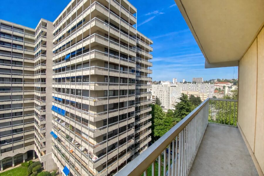 Appartement à vendre à Saint-Étienne — Vue sur la ville — photo 1