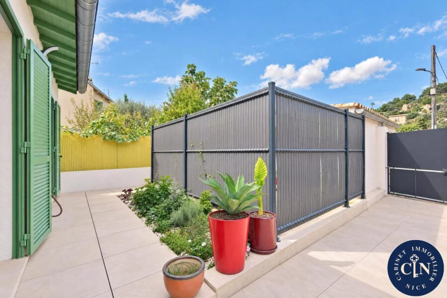 Maison à vendre à Saint-andré-de-la-roche — Vue montagne — photo 4