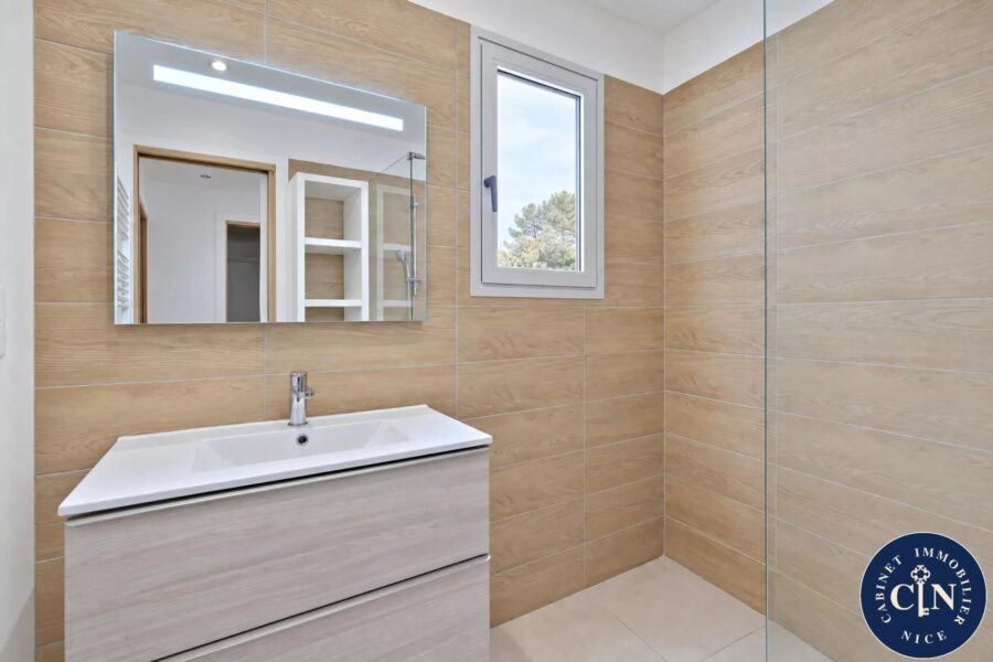 Maison à vendre à Saint-andré-de-la-roche — Vue montagne — photo 11