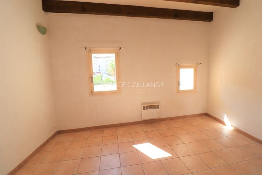 Appartement à louer à Ciotat(la) — Vue marina & port — photo 6