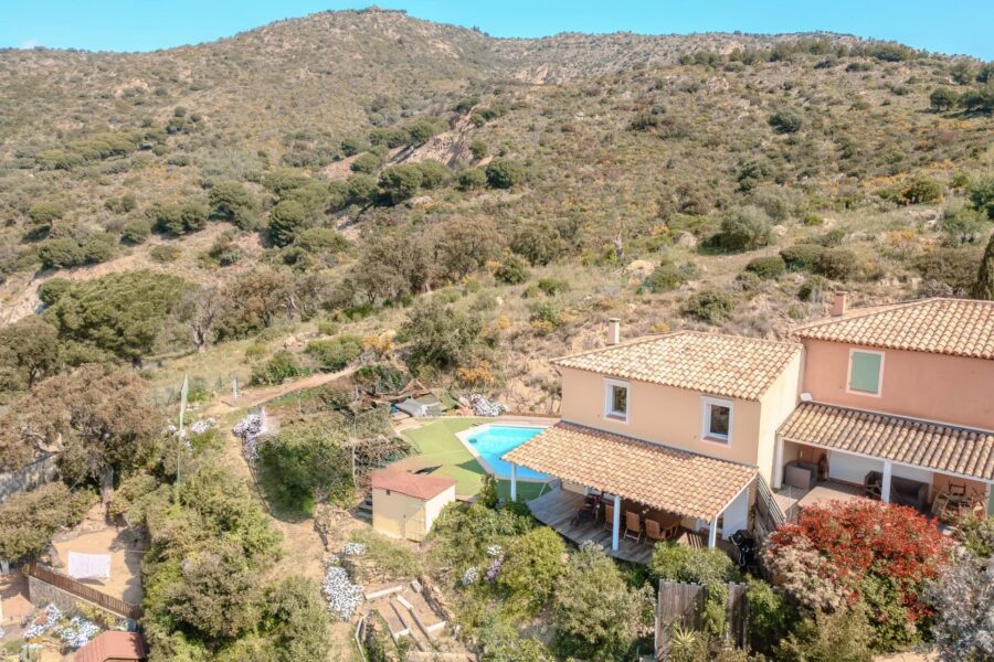 Maison à vendre à Le lavandou — Vue montagne — photo 4