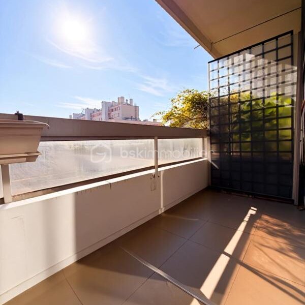 Appartement à vendre à Paris 15e arrondissement — Vue sur la ville — photo 2