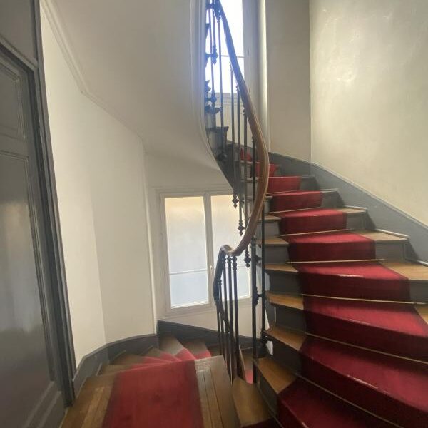 Appartement à vendre à Paris — Vue sur la ville — photo 6