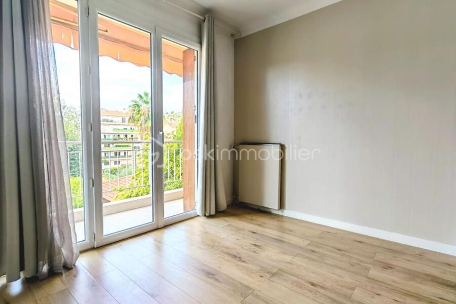 Appartement à vendre à Vallauris — Vue sur la ville — photo 6
