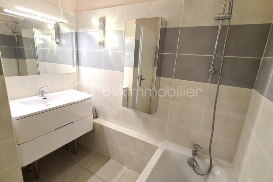 Appartement à vendre à Nimes — Vue sur la ville — photo 6
