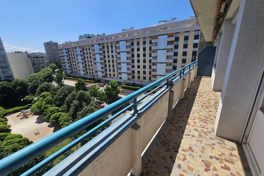 Appartement à vendre à Saint-Étienne — Vue sur la ville — photo 11