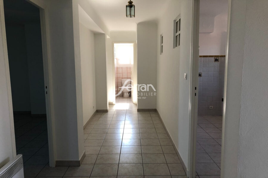 Appartement à louer à Draguignan — Vue sur la ville — photo 4