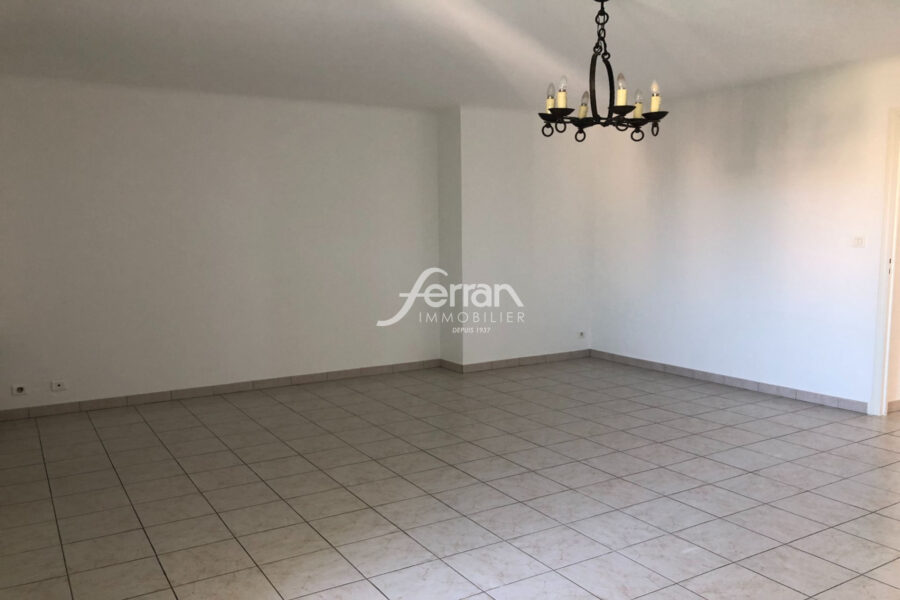Appartement à louer à Draguignan — Vue sur la ville — photo 3