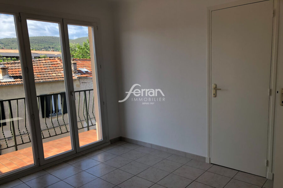 Appartement à louer à Draguignan — Vue sur la ville — photo 9