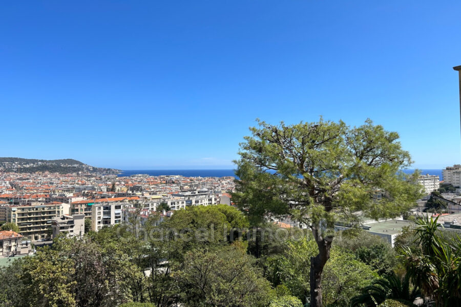 Appartement à louer à Nice — Vue sur la ville — photo 3