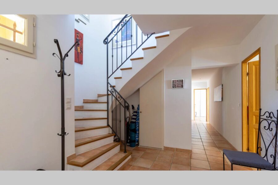 Maison à vendre à La garde-freinet — Vue montagne — photo 21