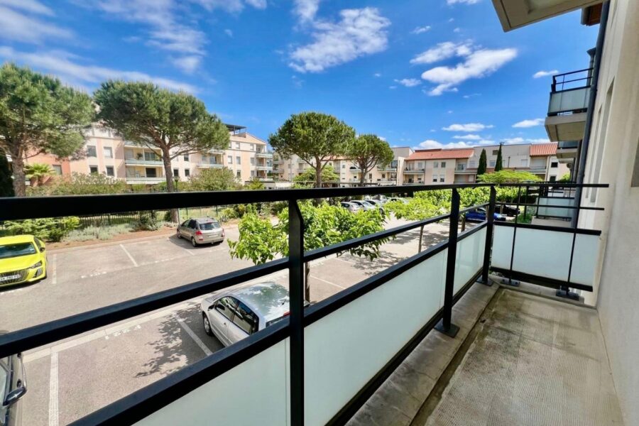 Appartement à vendre à Saint esteve — Vue parc & jardin — photo 1