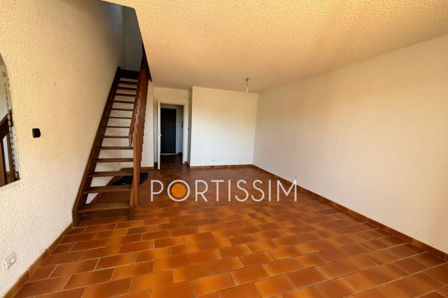 Appartement à vendre à Saint-laurent-du-var — Vue sur la ville — photo 4
