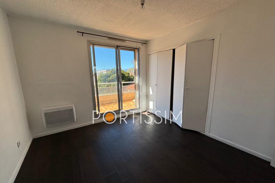 Appartement à vendre à Saint-laurent-du-var — Vue sur la ville — photo 7