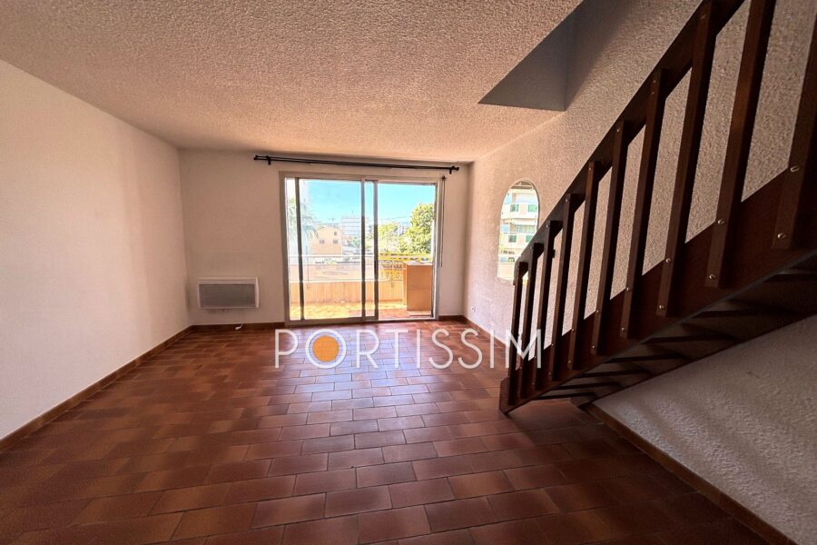 Appartement à vendre à Saint-laurent-du-var — Vue sur la ville — photo 2