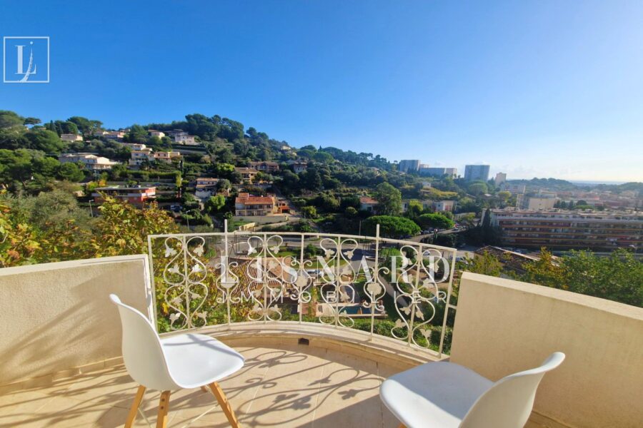 Maison à vendre à Vallauris — Vue sur la ville — photo 1