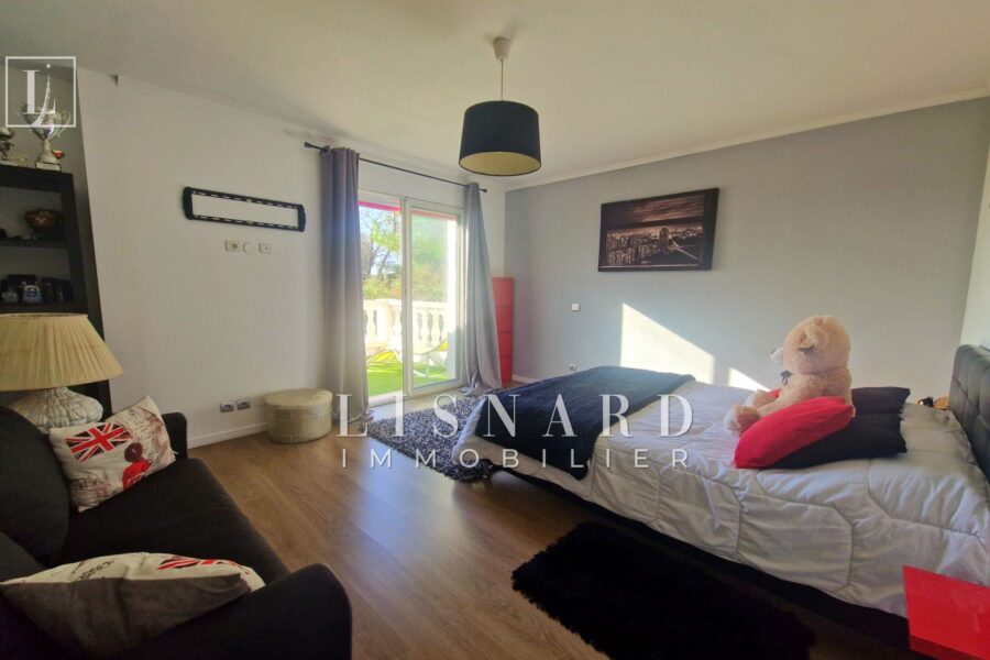 Maison à vendre à Vallauris — Vue sur la ville — photo 12