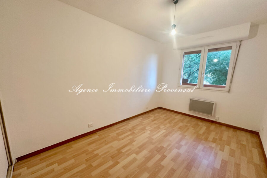 Appartement à louer à Sainte-maxime — Vue sur la ville — photo 9
