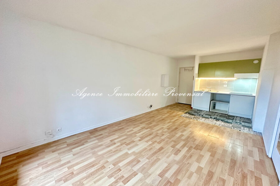 Appartement à louer à Sainte-maxime — Vue sur la ville — photo 7