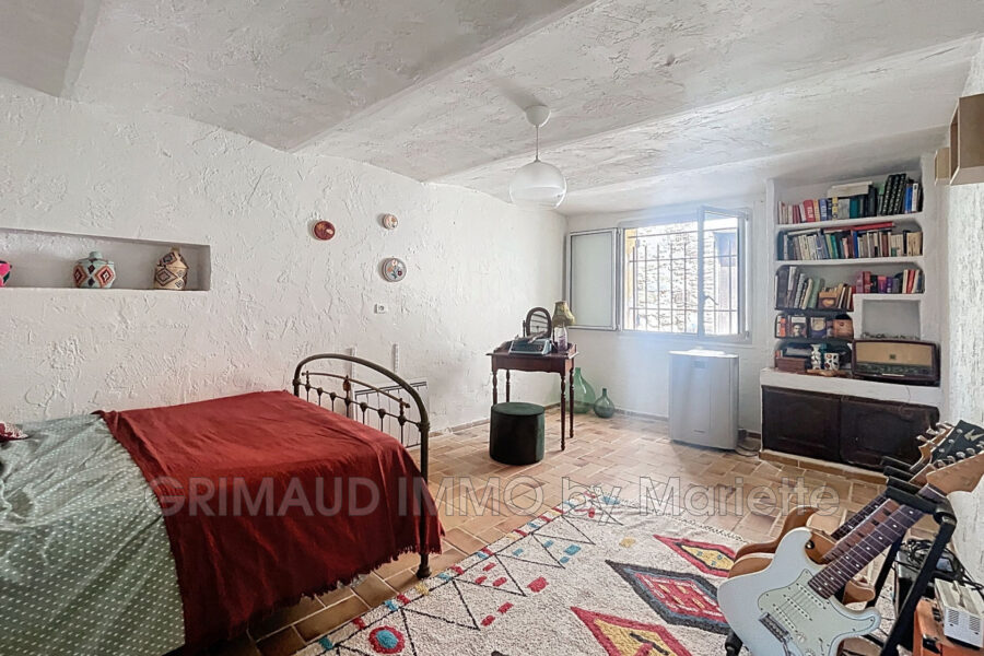 Maison à vendre à Grimaud — Vue sur la ville — photo 4