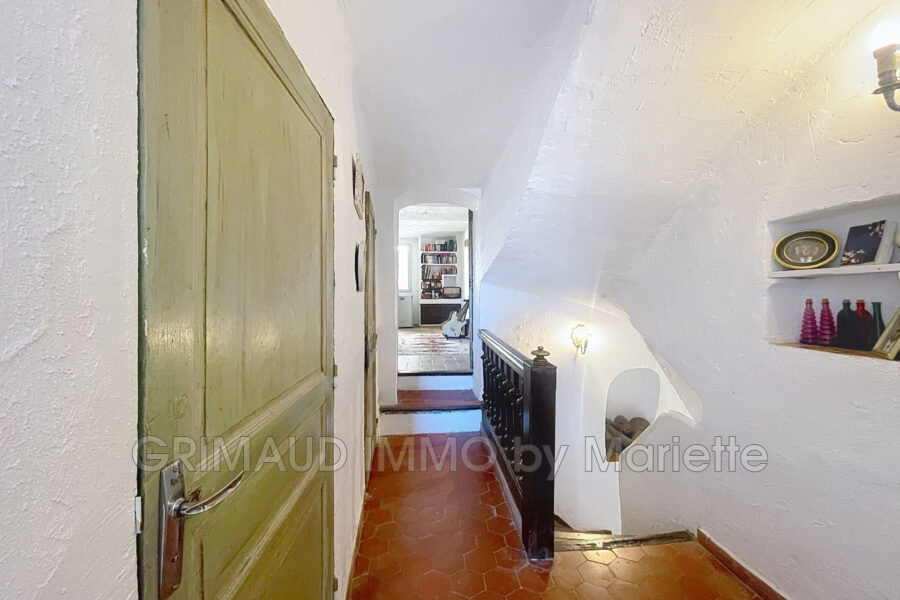 Maison à vendre à Grimaud — Vue sur la ville — photo 5