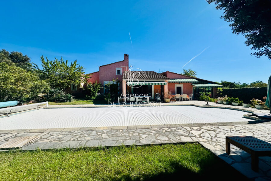 Maison à vendre à Saint-maximin-la-sainte-baume — Vue nature — photo 3