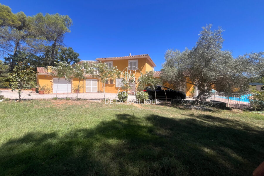 Maison à vendre à Saint-maximin-la-sainte-baume — Vue nature — photo 2