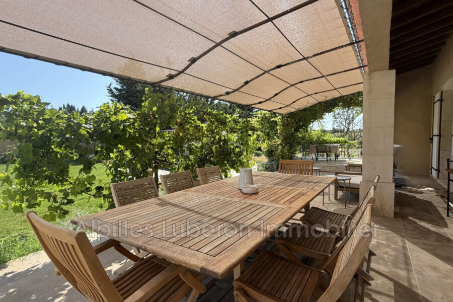 Maison à louer à Fontvieille — Vue parc & jardin — photo 1