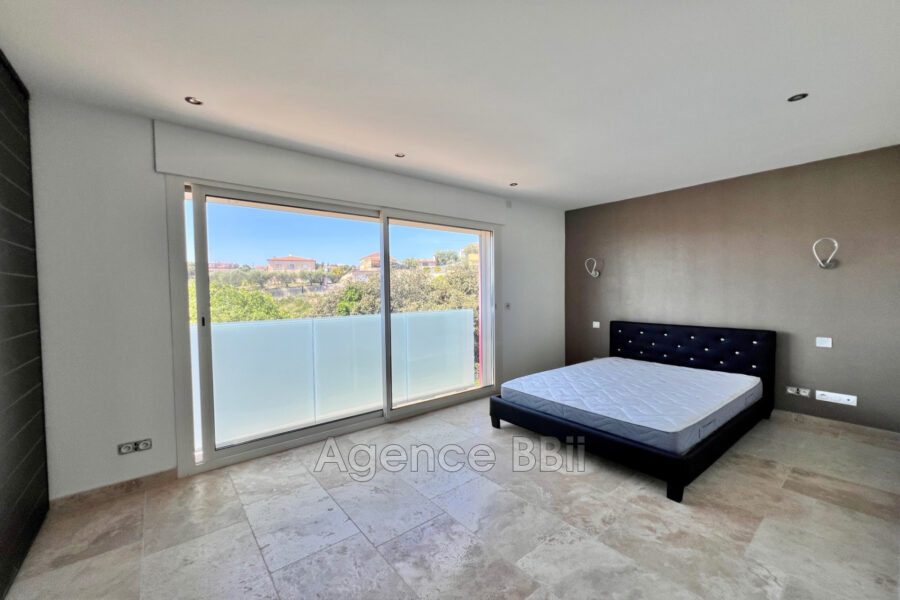 Maison à vendre à Nice — Vue sur la ville — photo 17