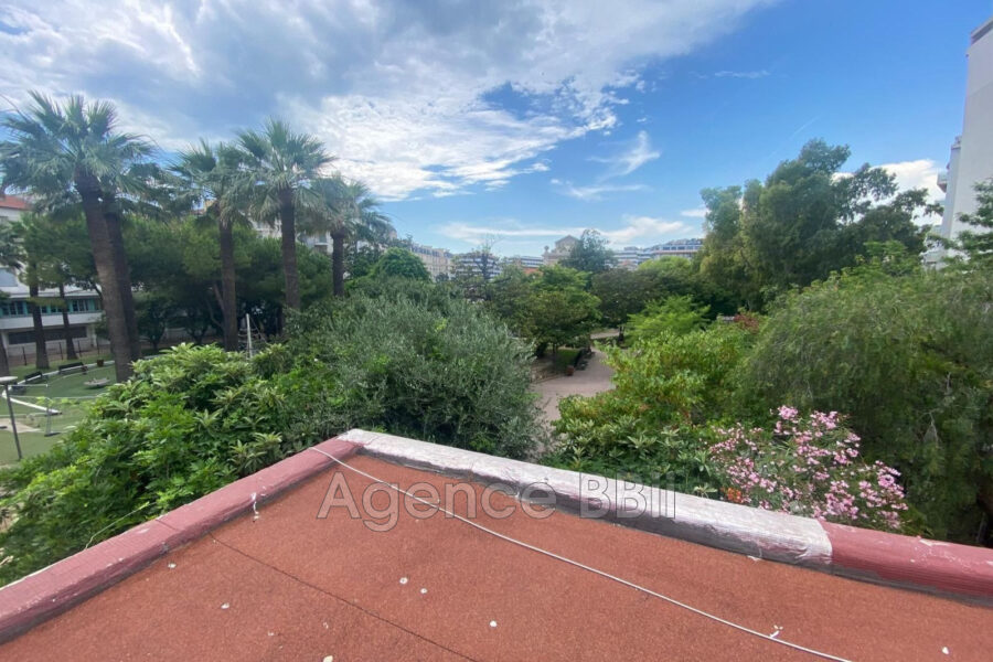 Appartement à vendre à Nice — Vue sur la ville — photo 1