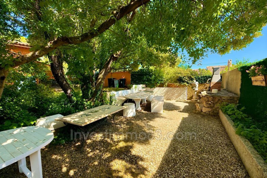 Maison à vendre à Saint-maximin-la-sainte-baume — Vue parc & jardin — photo 17