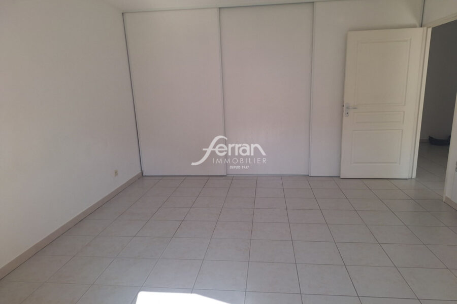 Appartement à louer à Draguignan — Vue sur la ville — photo 11