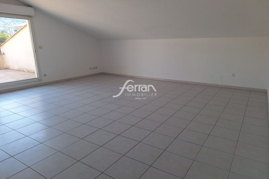 Appartement à louer à Draguignan — Vue sur la ville — photo 4