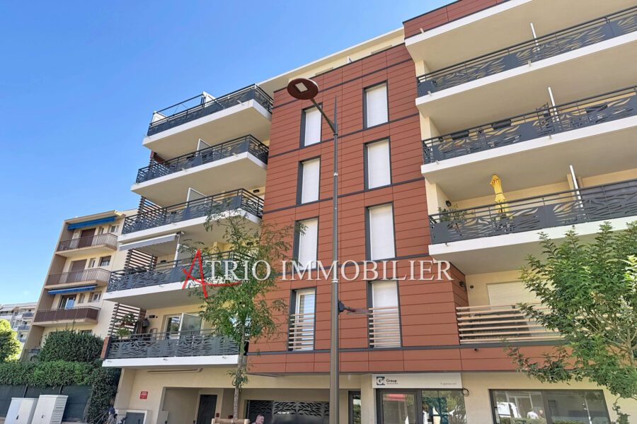 Appartement à vendre à Saint-laurent-du-var — Vue sur la ville — photo 3