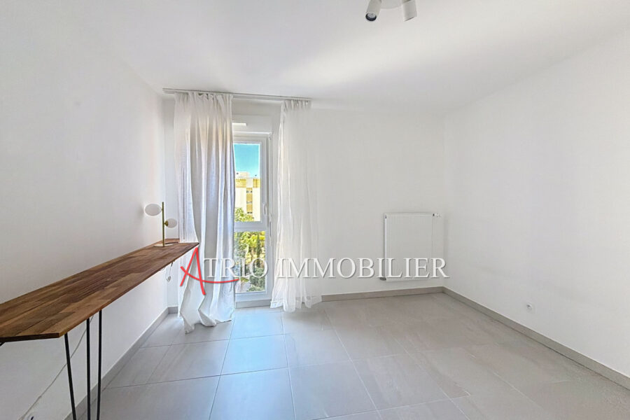 Appartement à vendre à Saint-laurent-du-var — Vue sur la ville — photo 7
