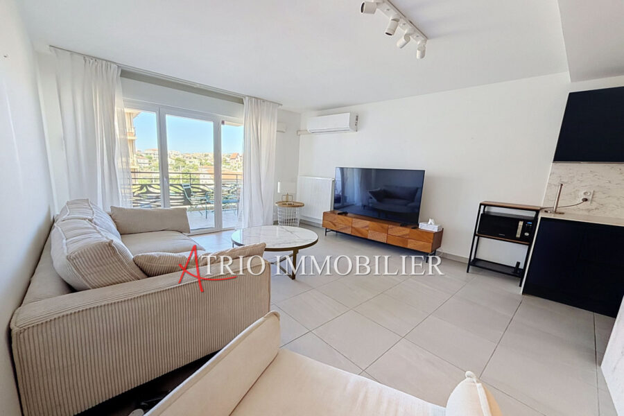 Appartement à vendre à Saint-laurent-du-var — Vue sur la ville — photo 1