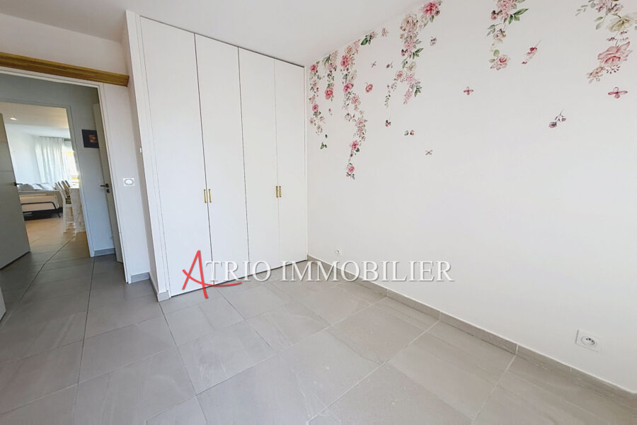 Appartement à vendre à Saint-laurent-du-var — Vue sur la ville — photo 9