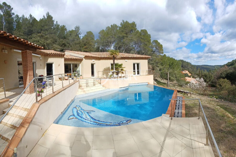 Maison à vendre à Entrecasteaux — Vue dégagée — photo 2