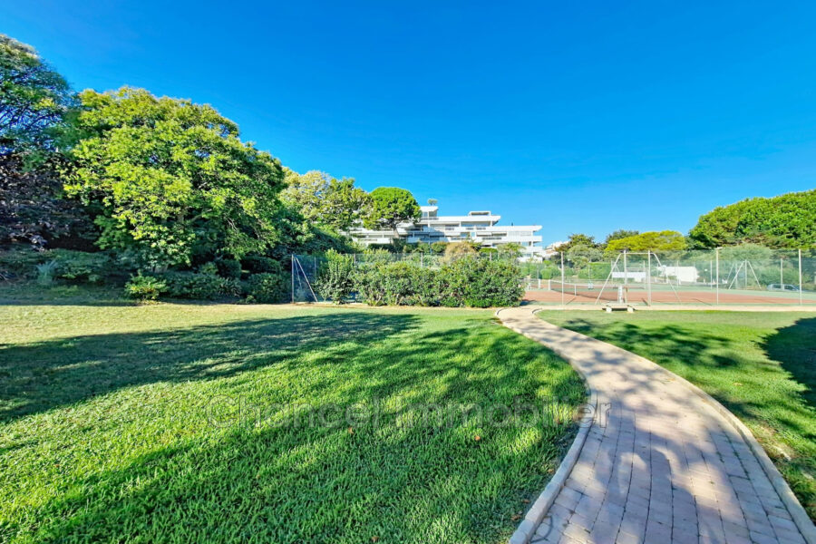Appartement à vendre à Antibes — Vue parc & jardin — photo 3