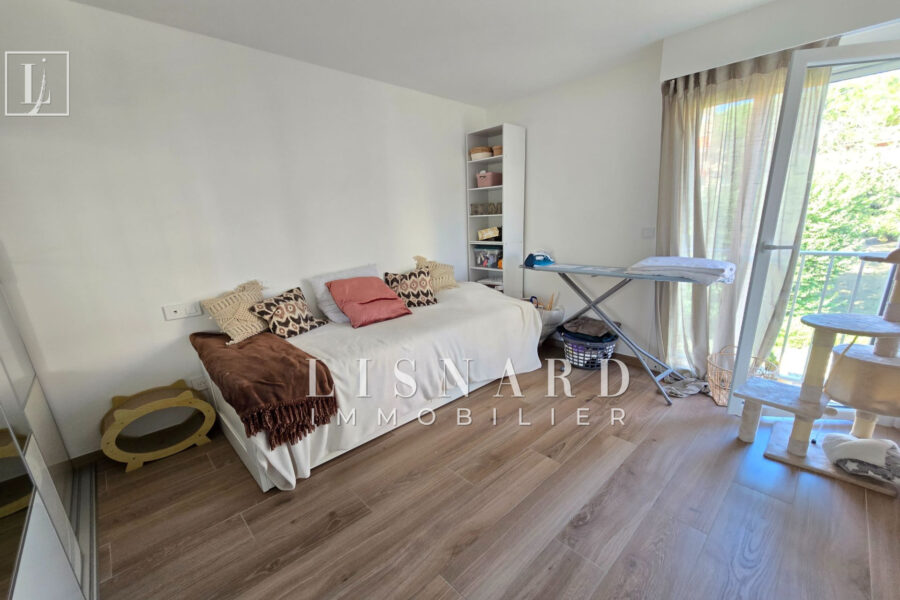 Appartement à vendre à Vallauris — Vue sur la ville — photo 8