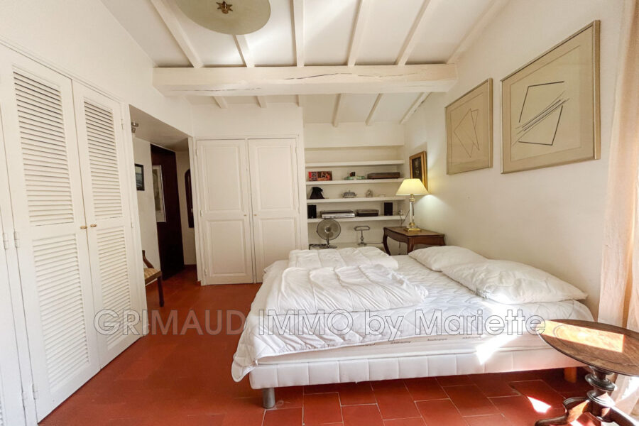 Maison à vendre à La garde-freinet — Vue sur la ville — photo 6