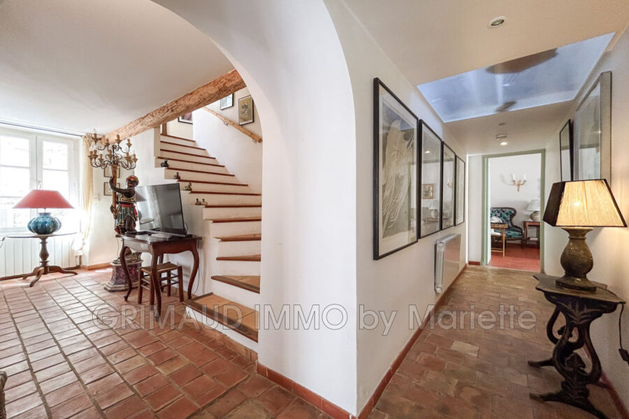 Maison à vendre à La garde-freinet — Vue sur la ville — photo 8
