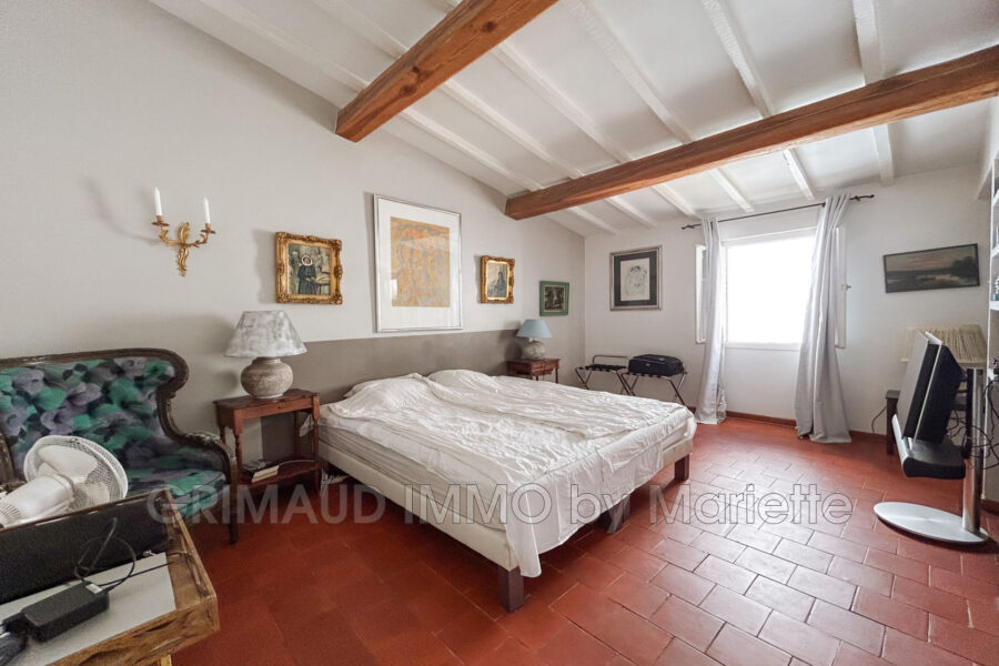 Maison à vendre à La garde-freinet — Vue sur la ville — photo 9
